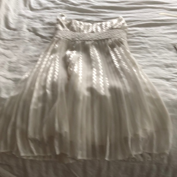 Dress white. - Picture 4 of 4